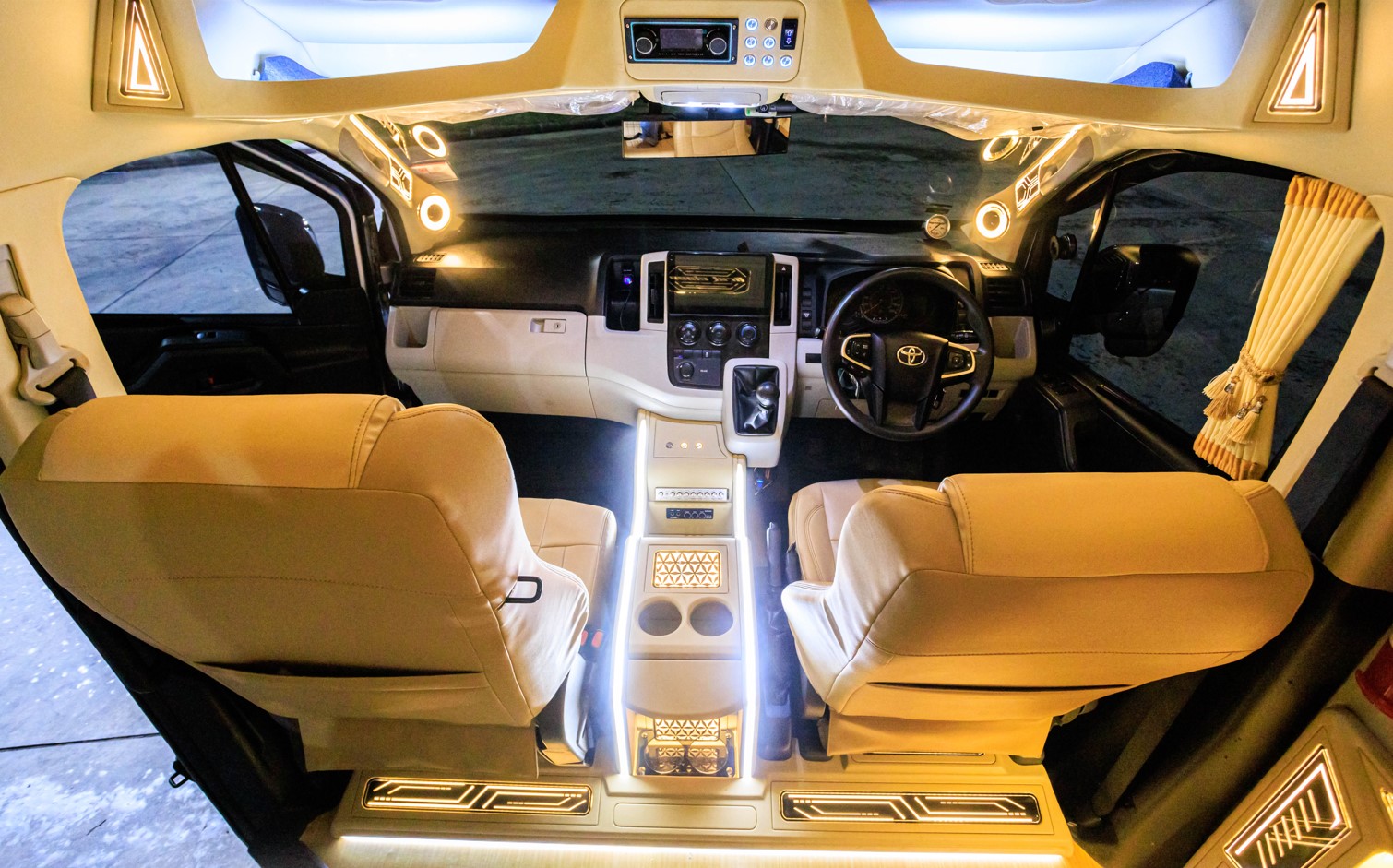 รูปรถตู้