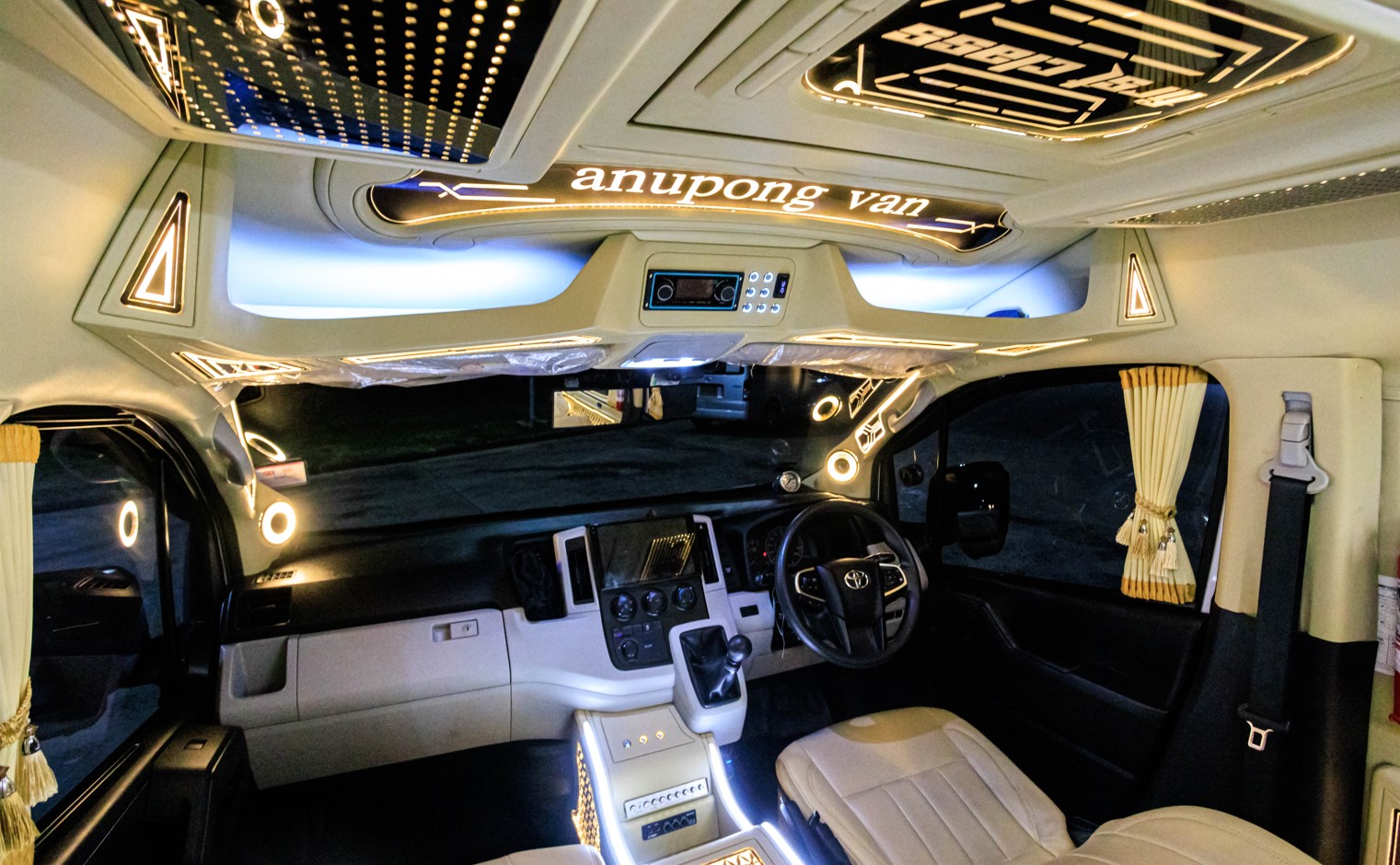 รูปรถตู้