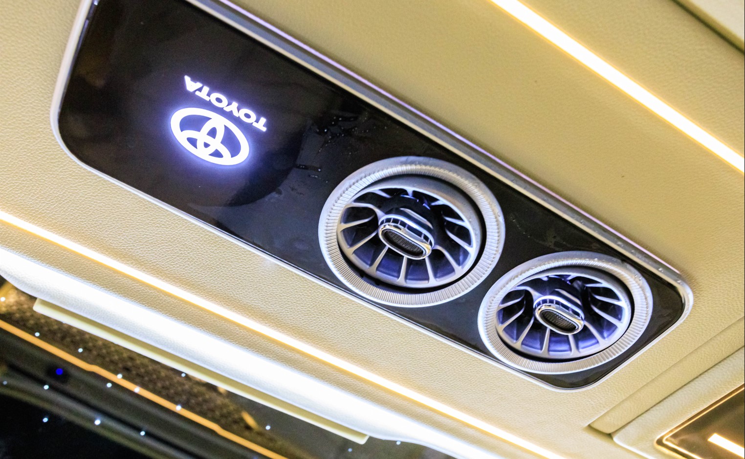 รูปรถตู้